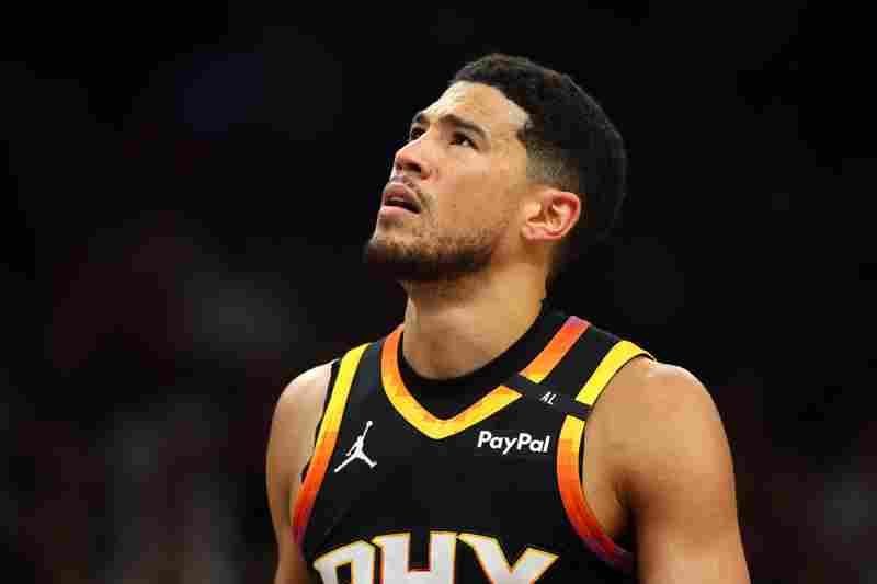 有點倉促!布克強攻再被吹進攻犯規 太陽挑戰失敗