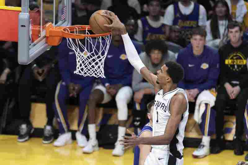 勇士五個不夠兩米!馬刺首發:福克斯/卡斯爾/瓦塞爾/巴恩斯/文班