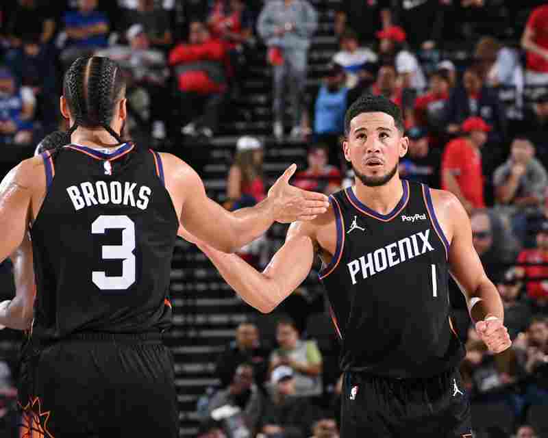 布克:比賽打得不容易 我們有狄龍古德溫能適應高強度對抗