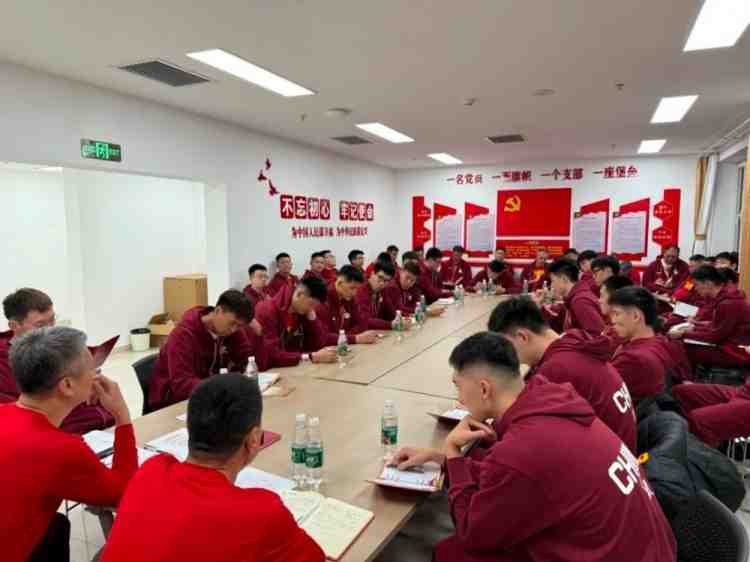 中國男籃召開集訓入隊會 郭士強要求所有人要提高重視程度