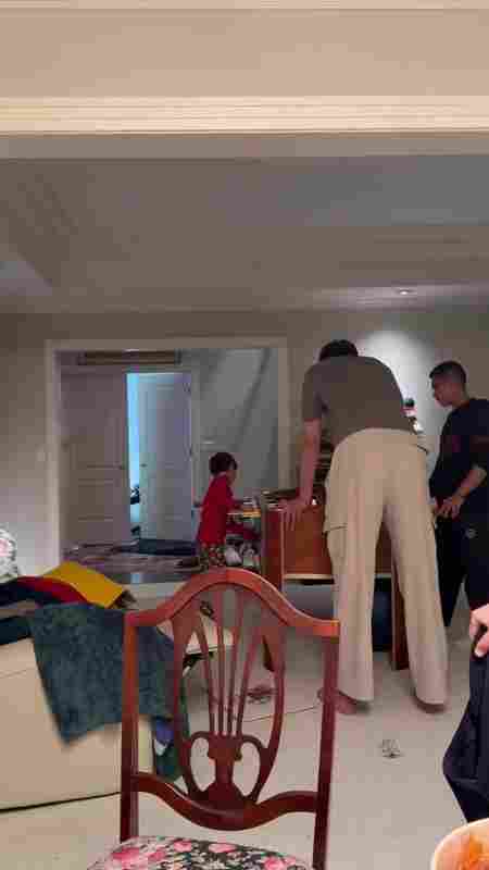 吃火雞!楊瀚森與女友、翻譯一同前往當?shù)厝A人家中過感恩節(jié)