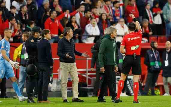 馬卡：塞維利亞德比戰有球迷向場內投擲水瓶，導致比賽中斷數分鐘