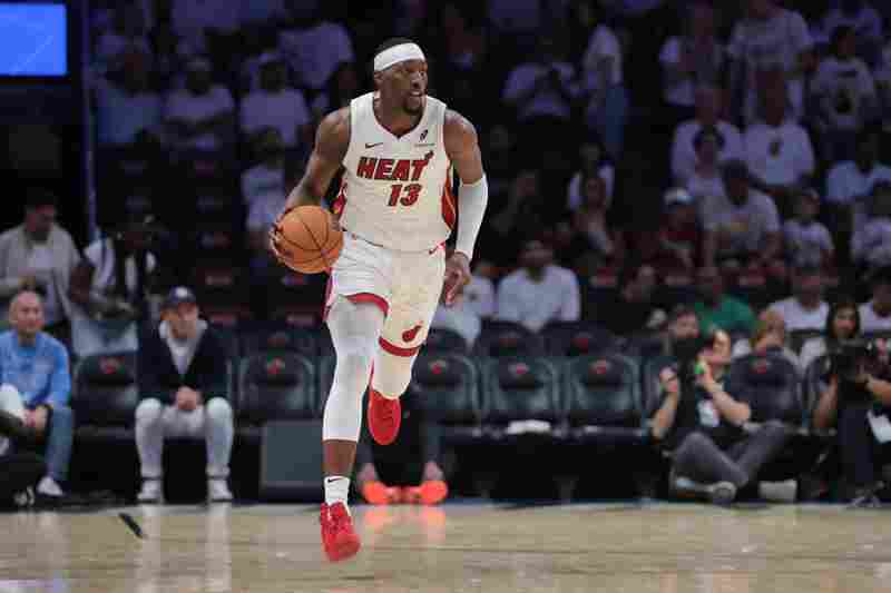 沒防守啊!阿德巴約雙手飛扣 熱火兩節半得分破百